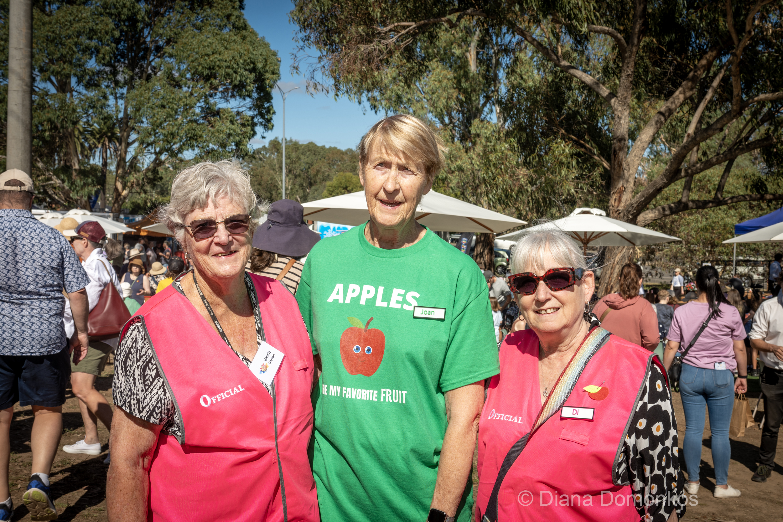 Applefest volunteers and CFA members smiling together